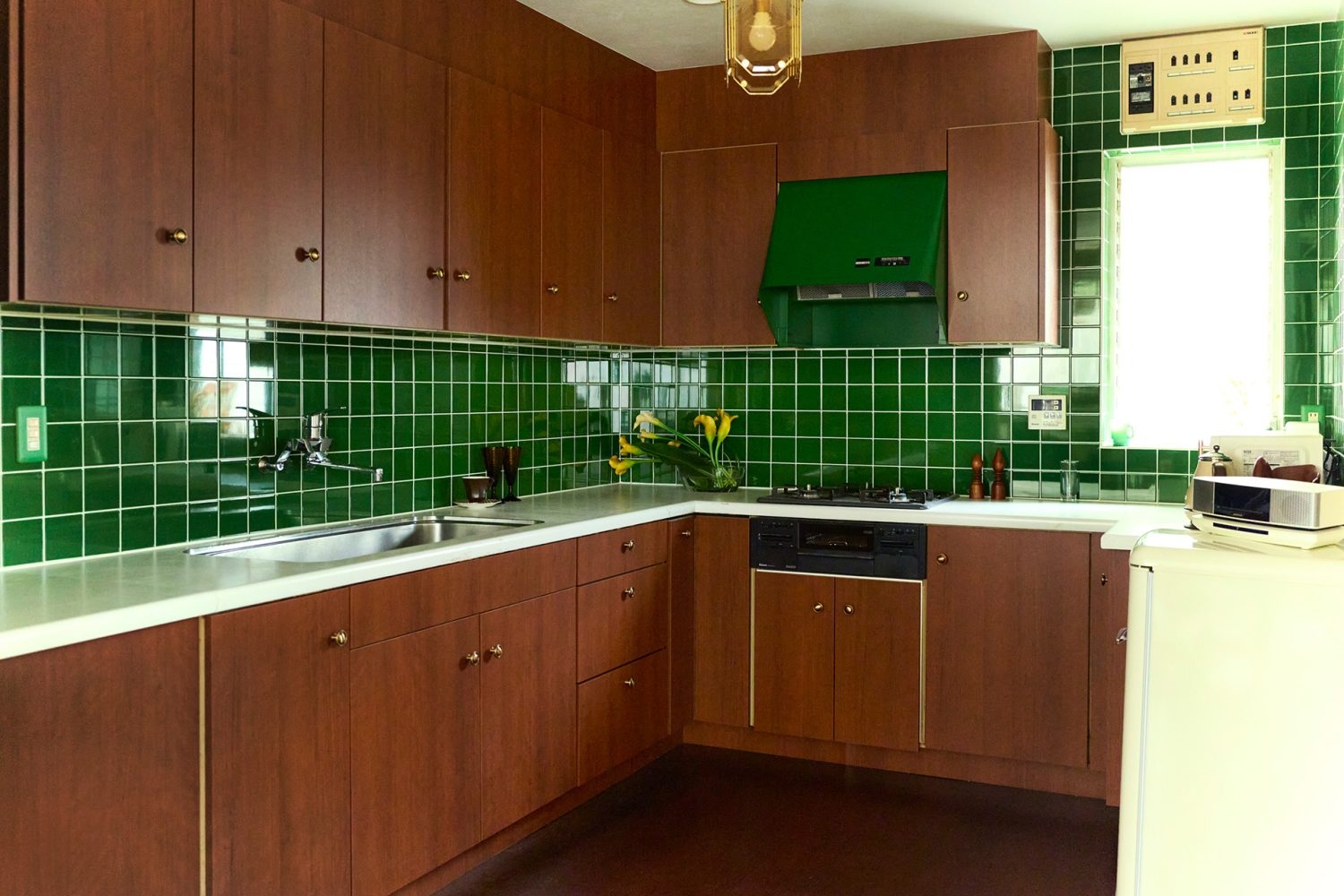 1F タイルと木のアメリカンなキッチン