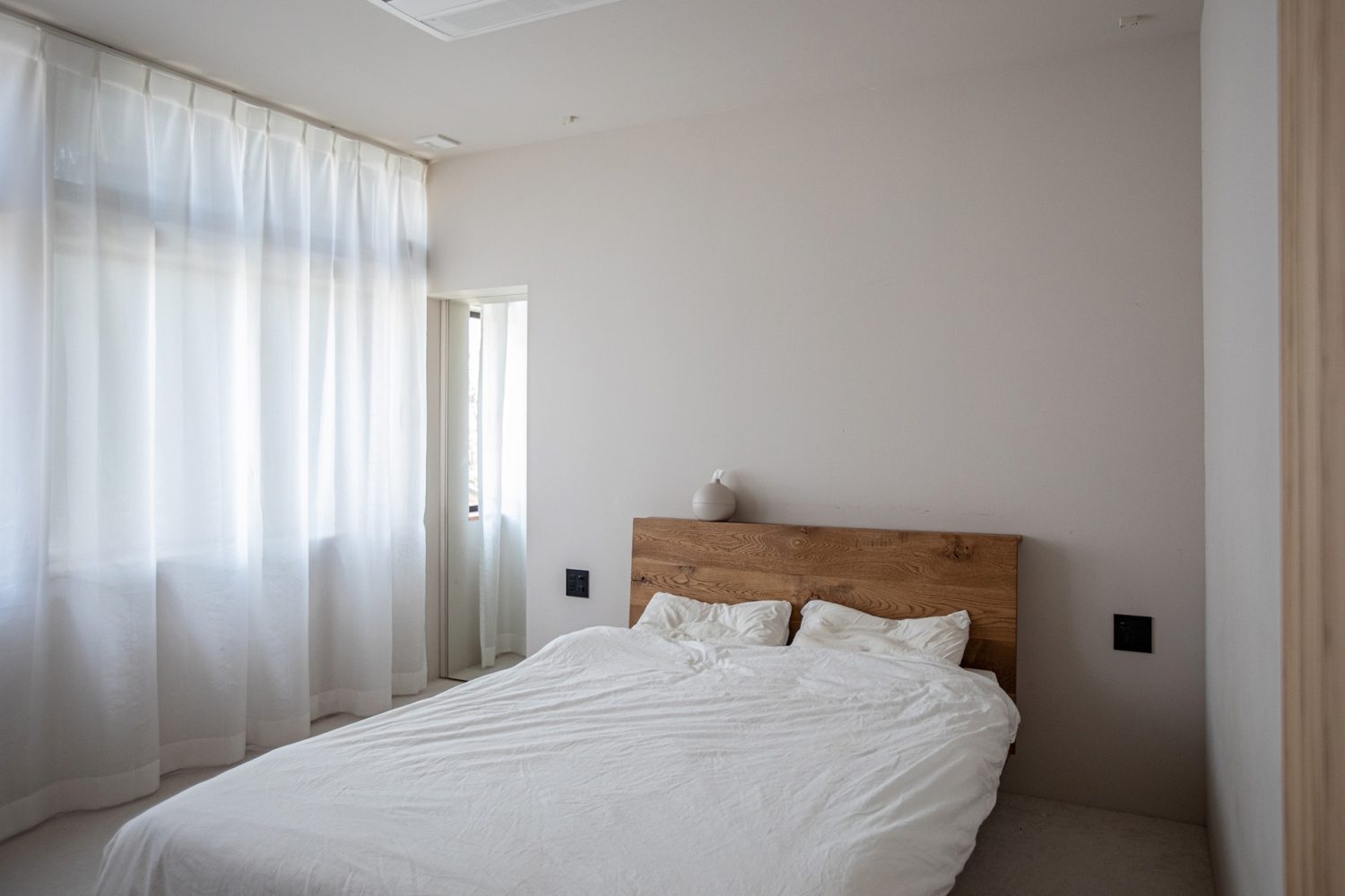 TRUCK FUNITUREのベッド(ドアに鏡あり)