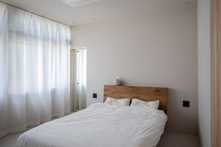 TRUCK FUNITUREのベッド(ドアに鏡あり)