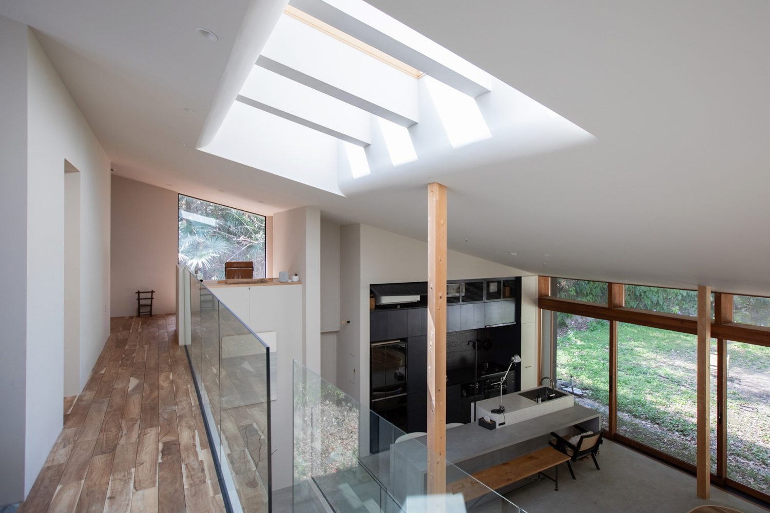 光が差し込む天窓