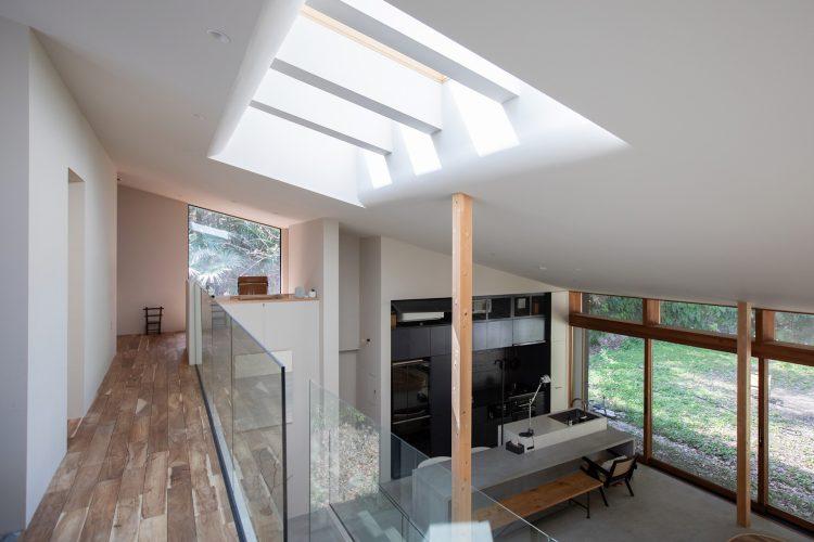 光が差し込む天窓