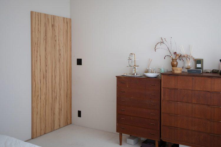 ベッドルームの北欧アンティークチェスト