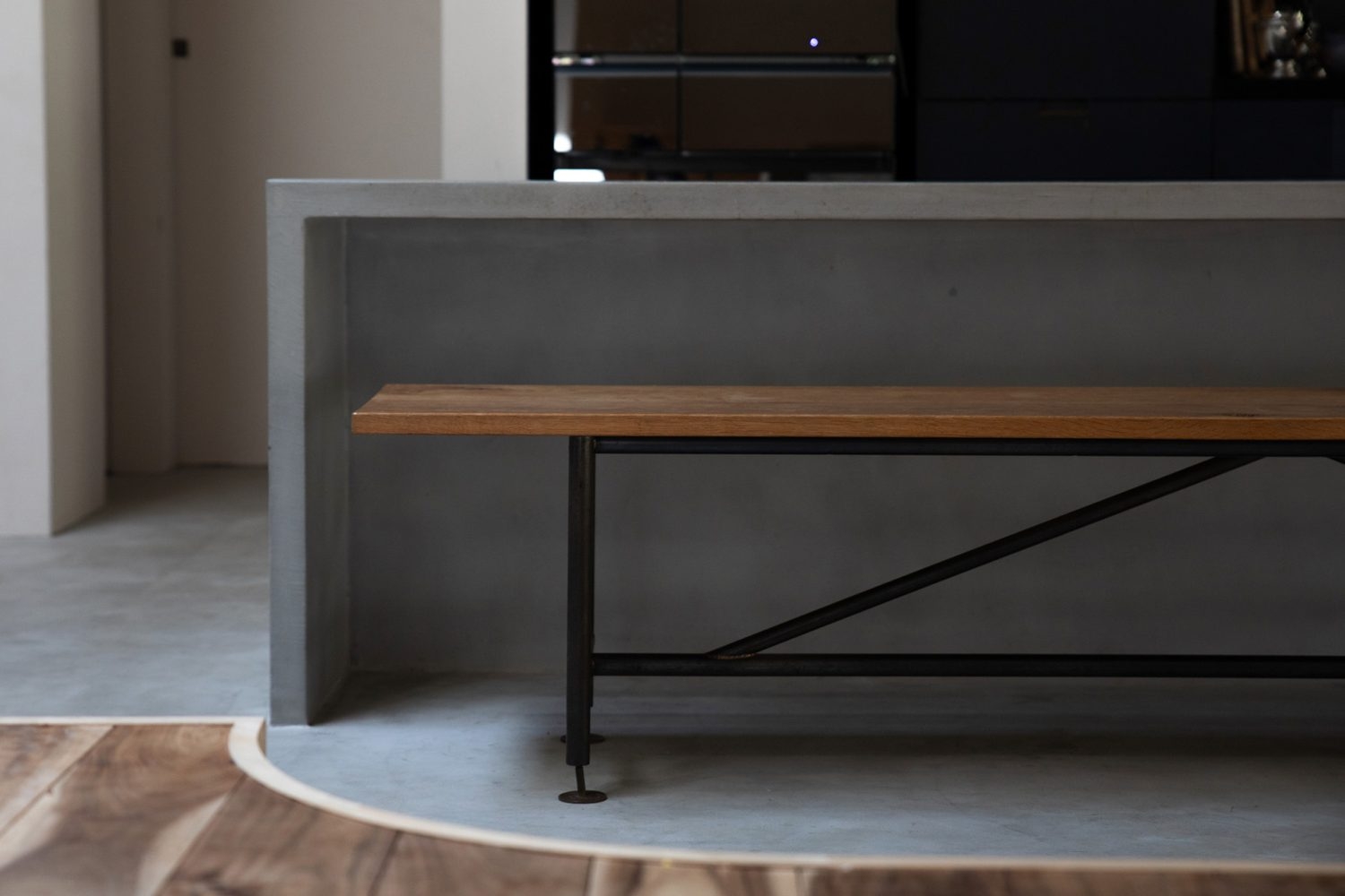 モールテックスの造作テーブルとチェア