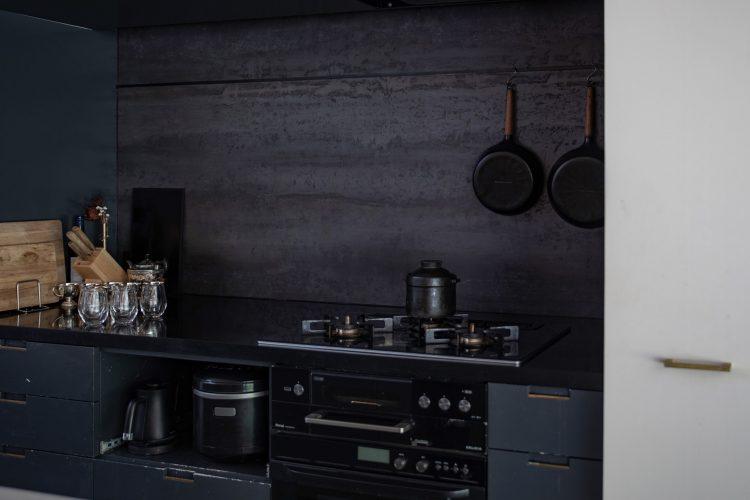 フライパンなど調理器具も多数あり