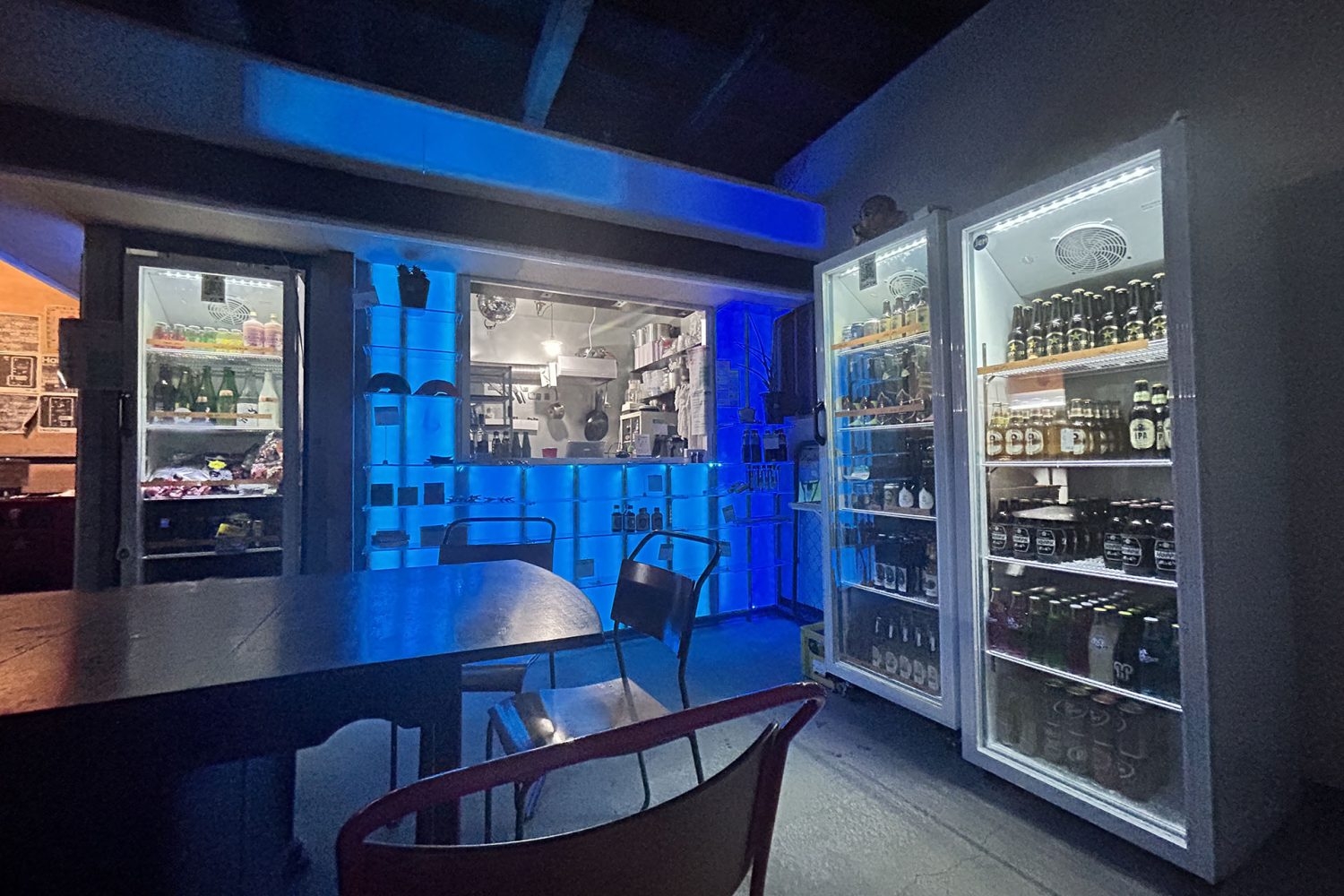 1F 暗点のキオスク