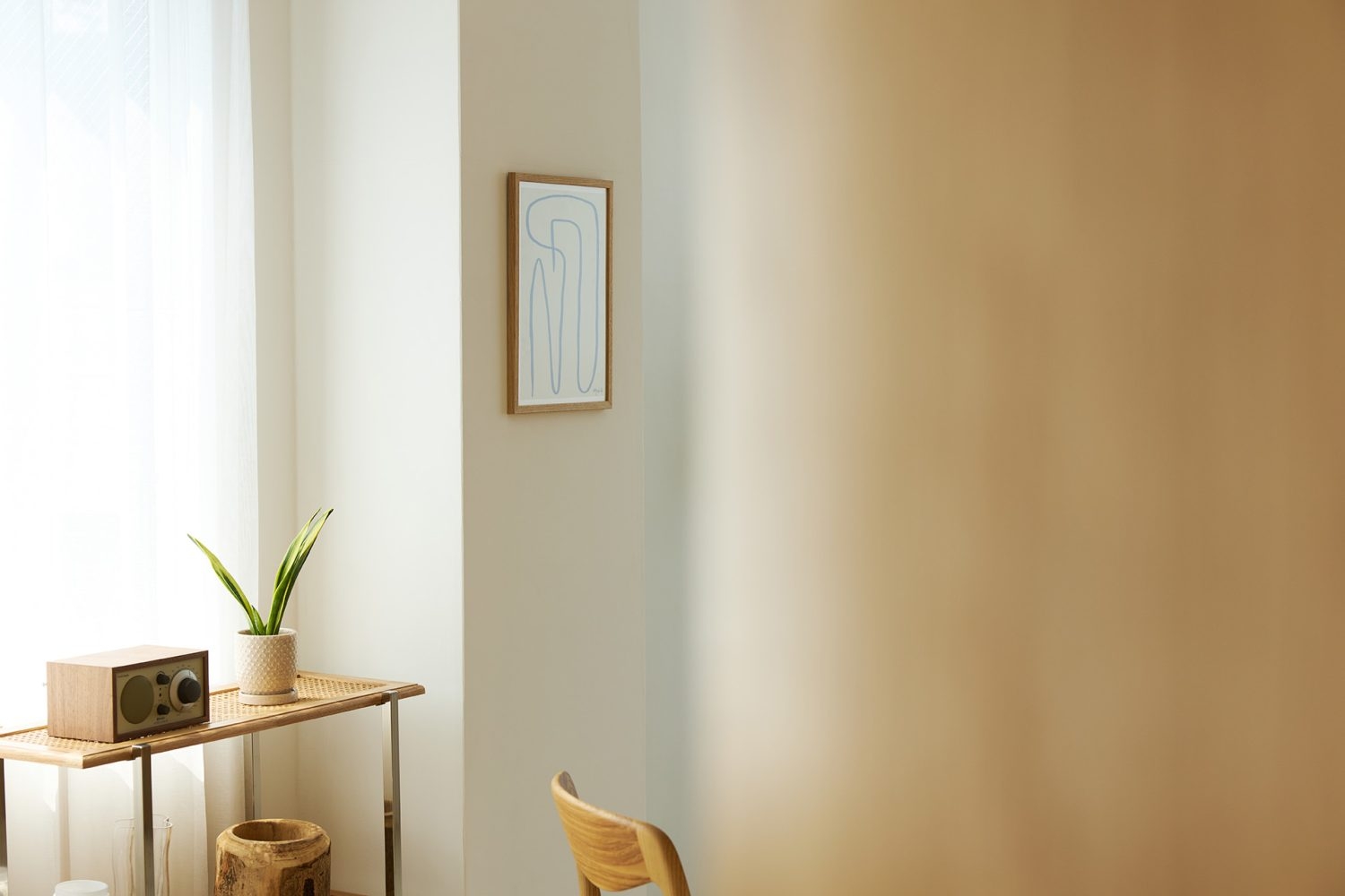 空間のレイヤーを活かして奥行き感を演出