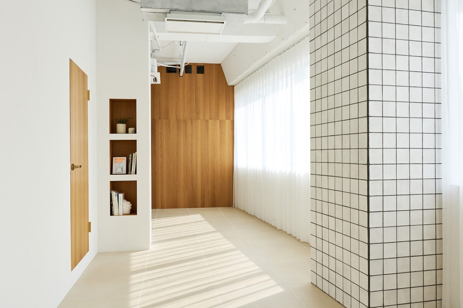 多彩な素材が使用され背景バリエーション豊富