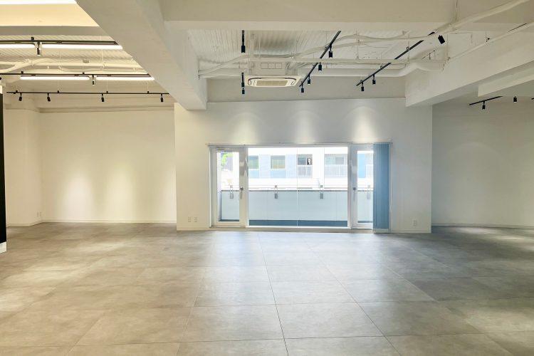 メイクルーム側からバルコニー側