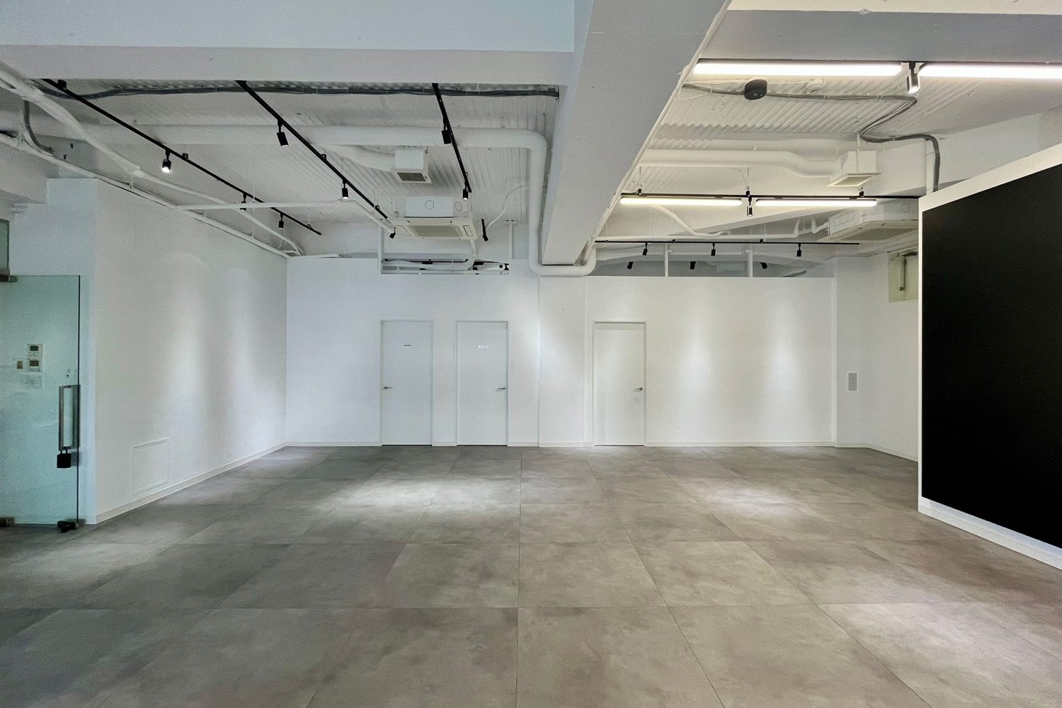 バルコニー側からメイクルーム側