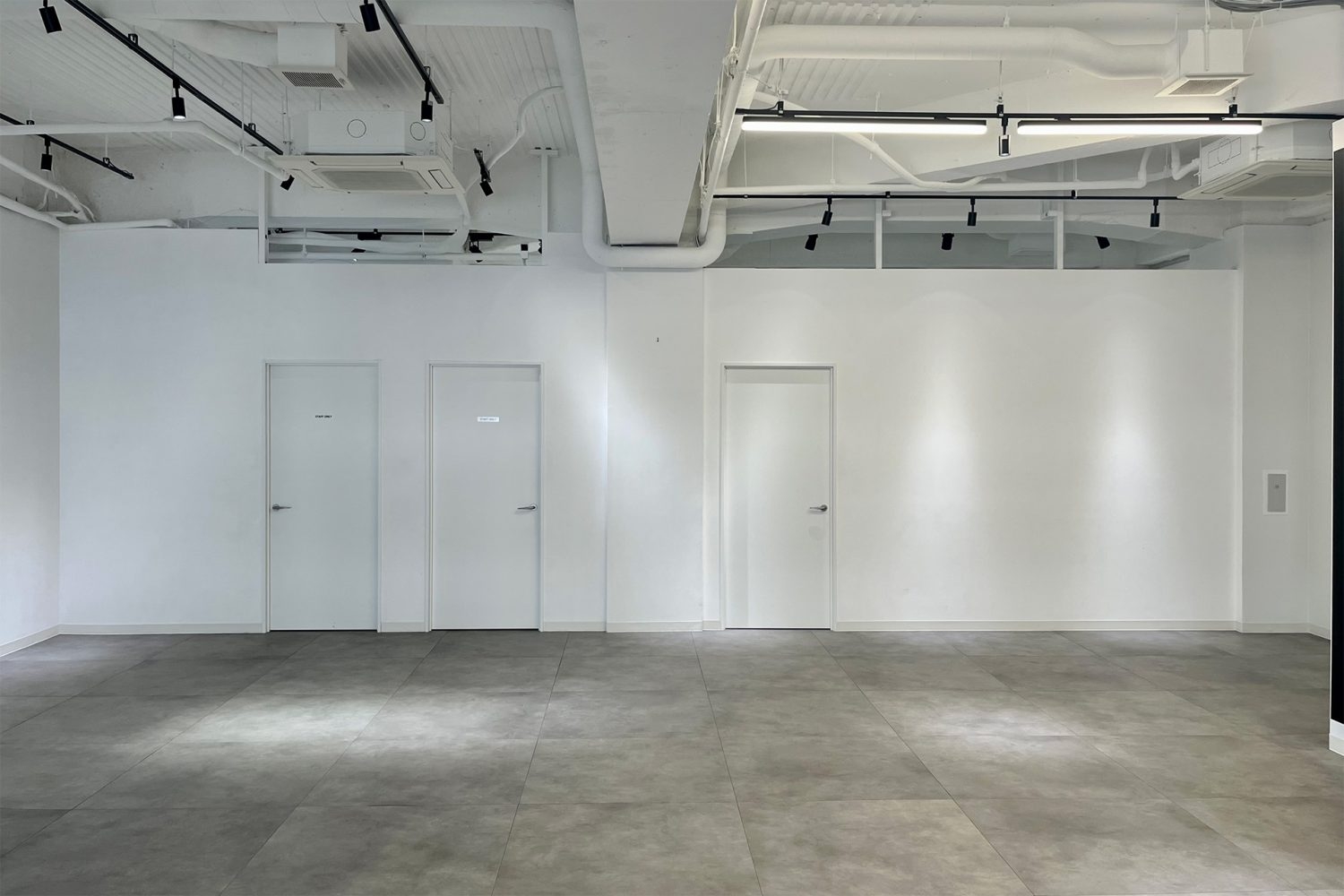 バルコニー側からメイクルーム側