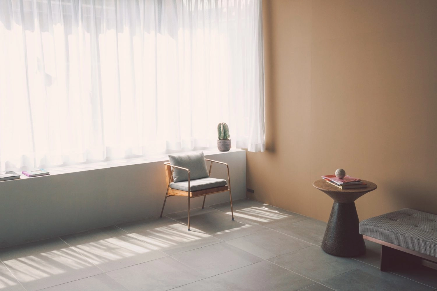 腰掛けられる出窓