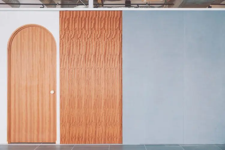 可動式ウォール(リアルウッド・モルタル風)