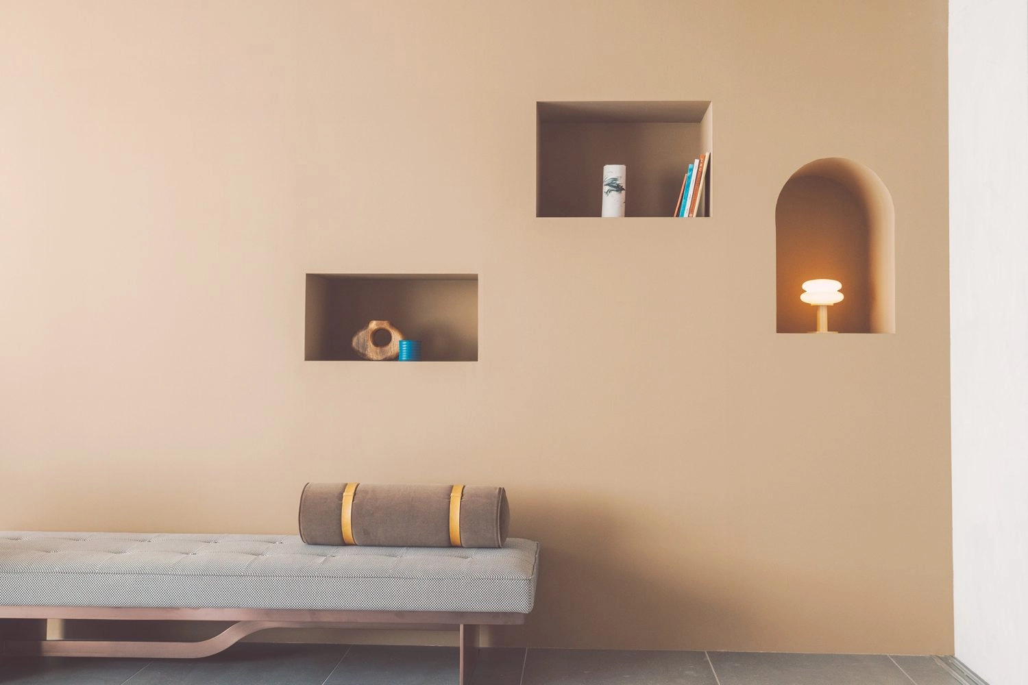 小物が置けるニッチ棚