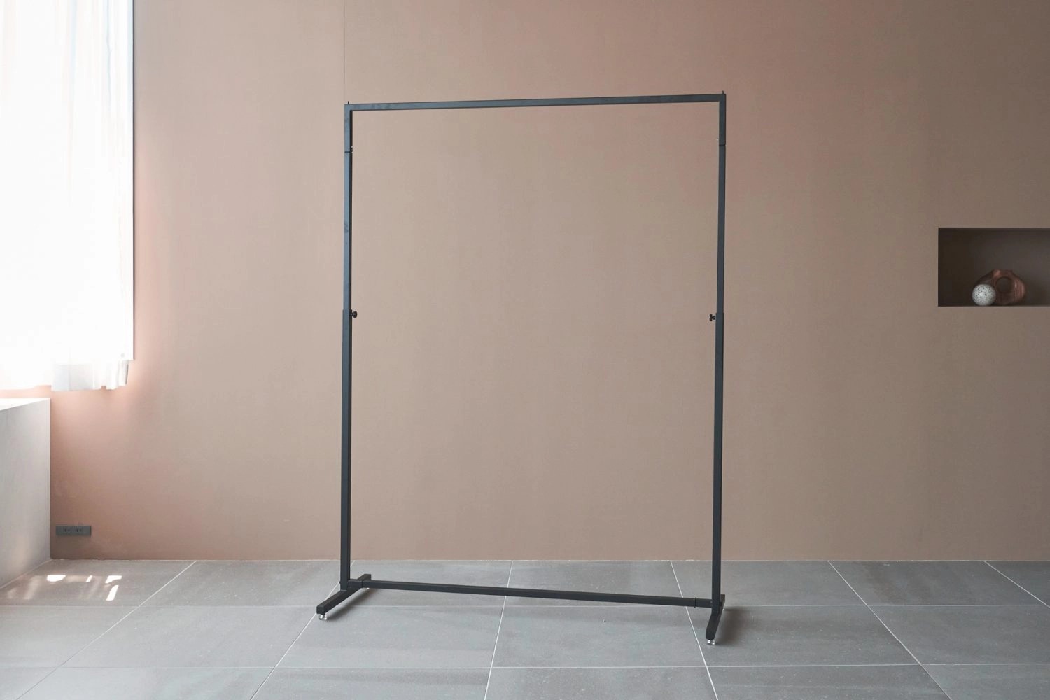 展示会やポップアップにも使用可能なラック(最大8本)