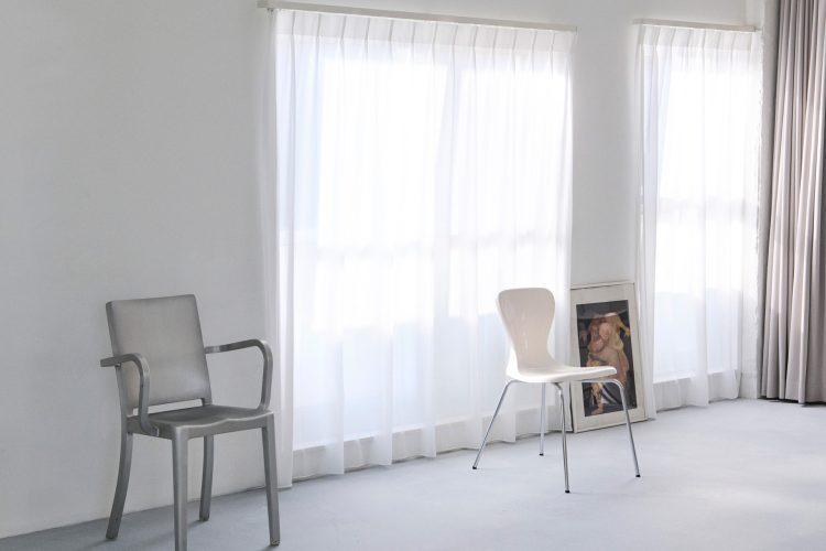 こだわりを持って集められた家具プロップ