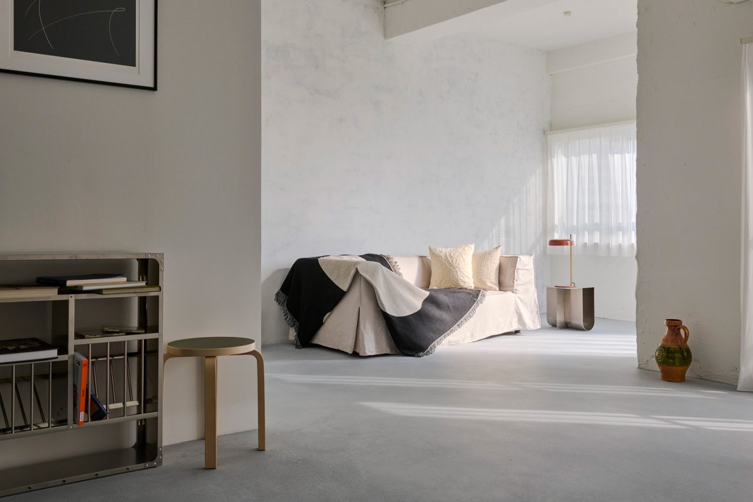 ソファでリラックス感のある人物撮影も