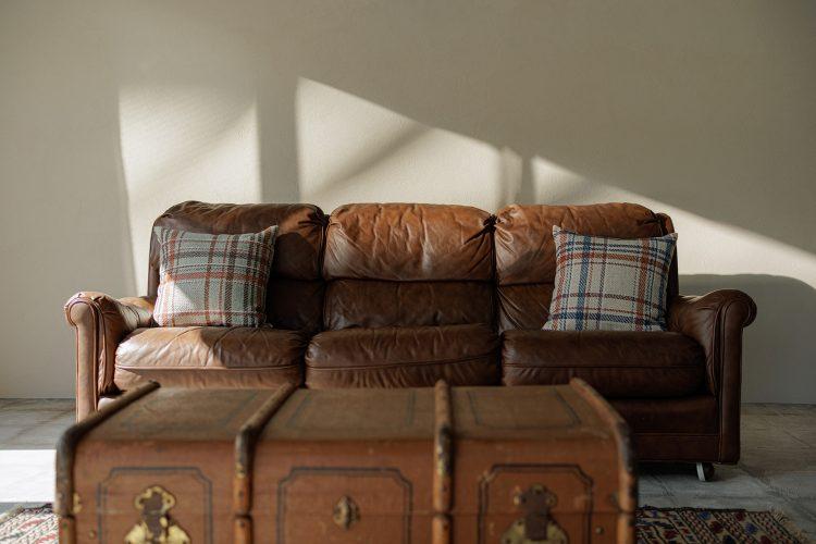 家具にも角度ある直射