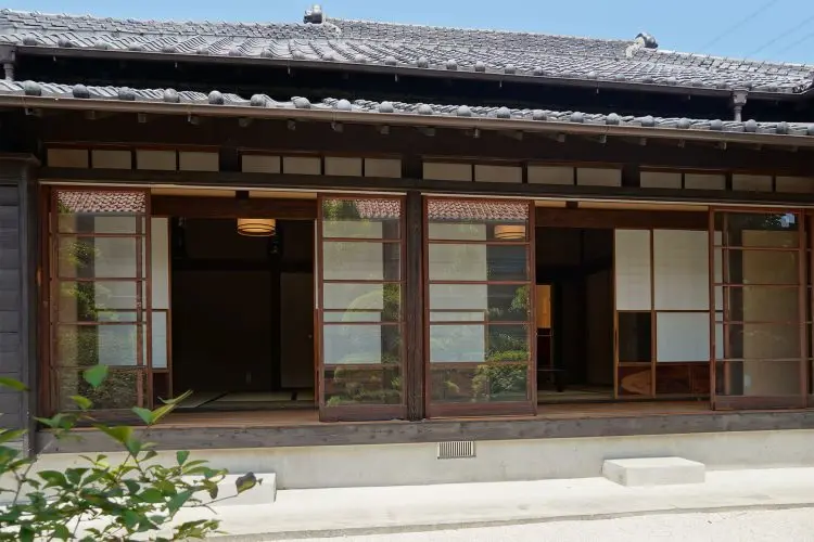 庭園側から見た縁側正面