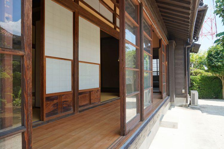 庭園側から見た縁側