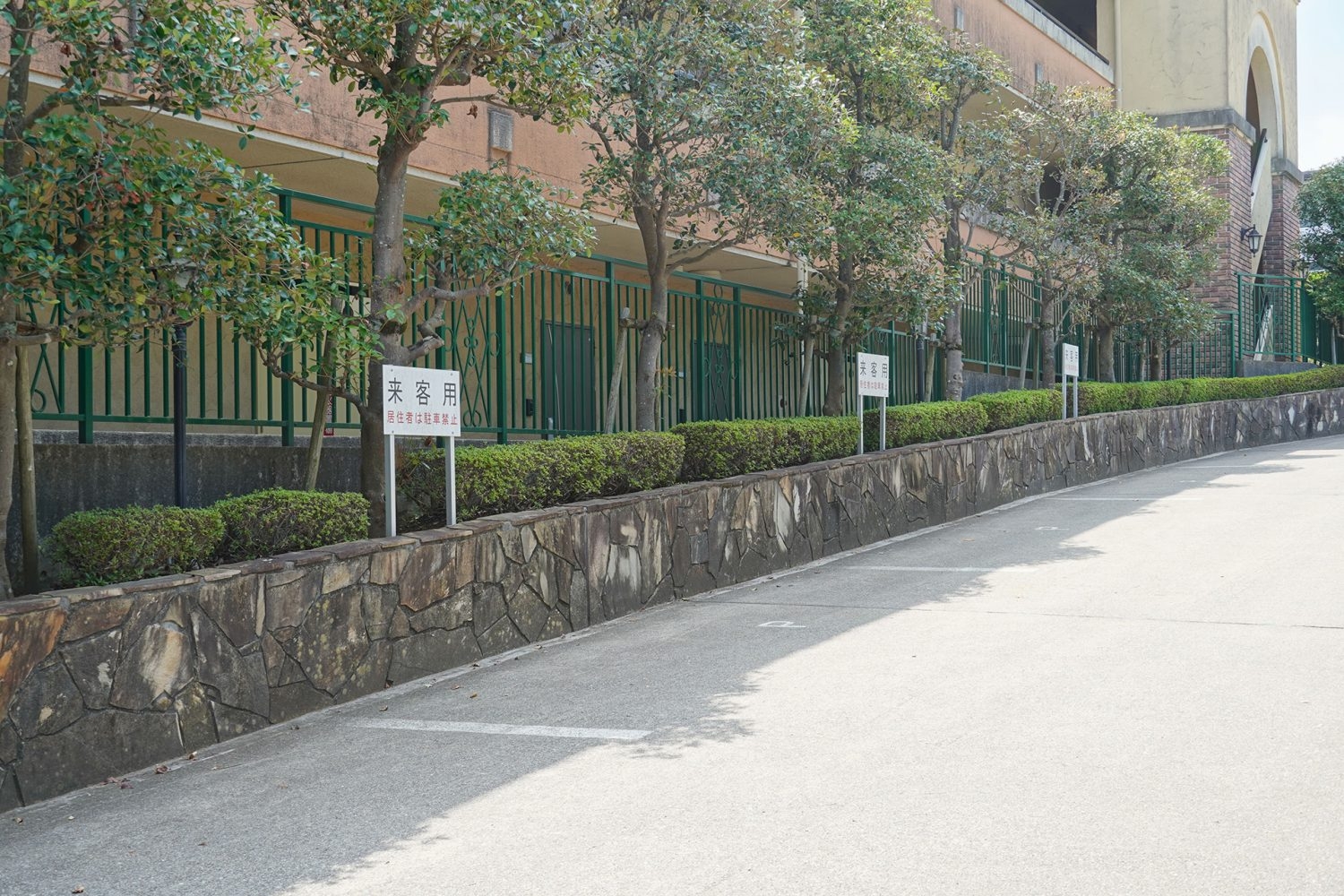 利用可能な隣接マンションの駐車場(事前要相談)