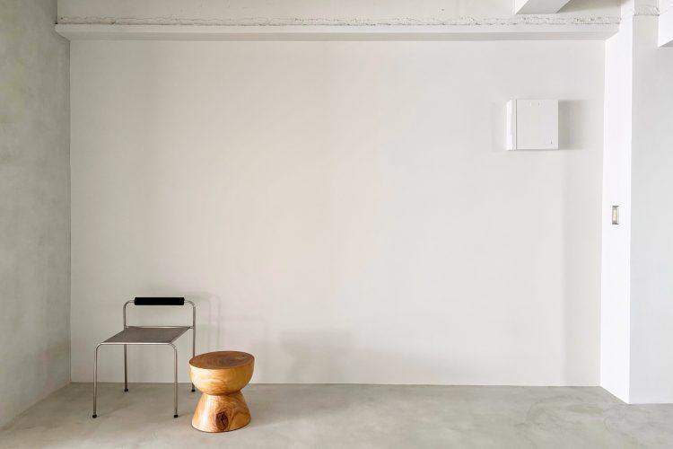 白壁✕ モルタル床