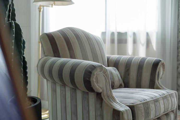 キャッチーなシングルソファ