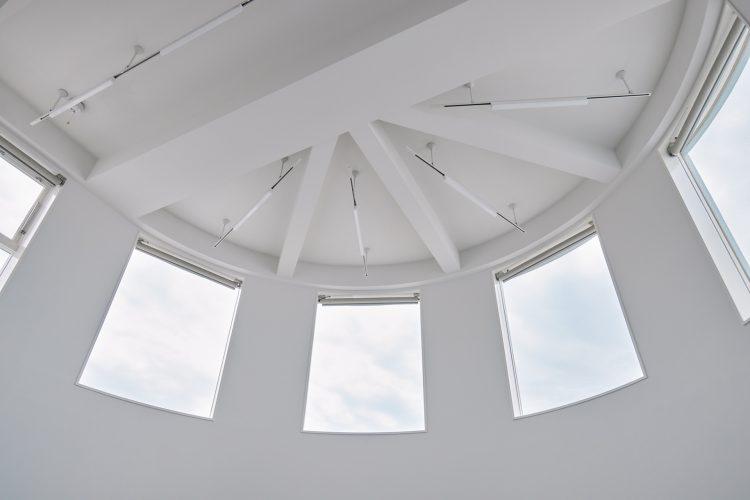 アールを描く特徴的な天井ライン