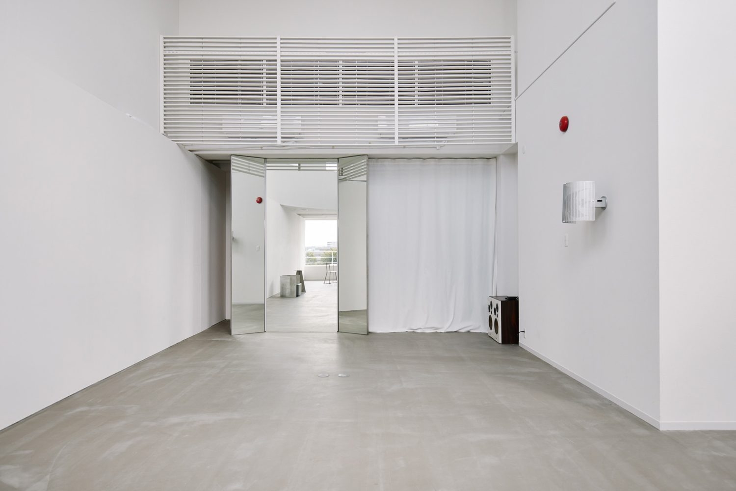 展示会やイベント時に活躍する全身鏡(移動不可)