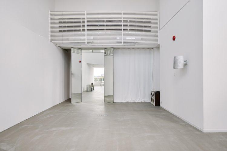 展示会やイベント時に活躍する全身鏡(移動不可)