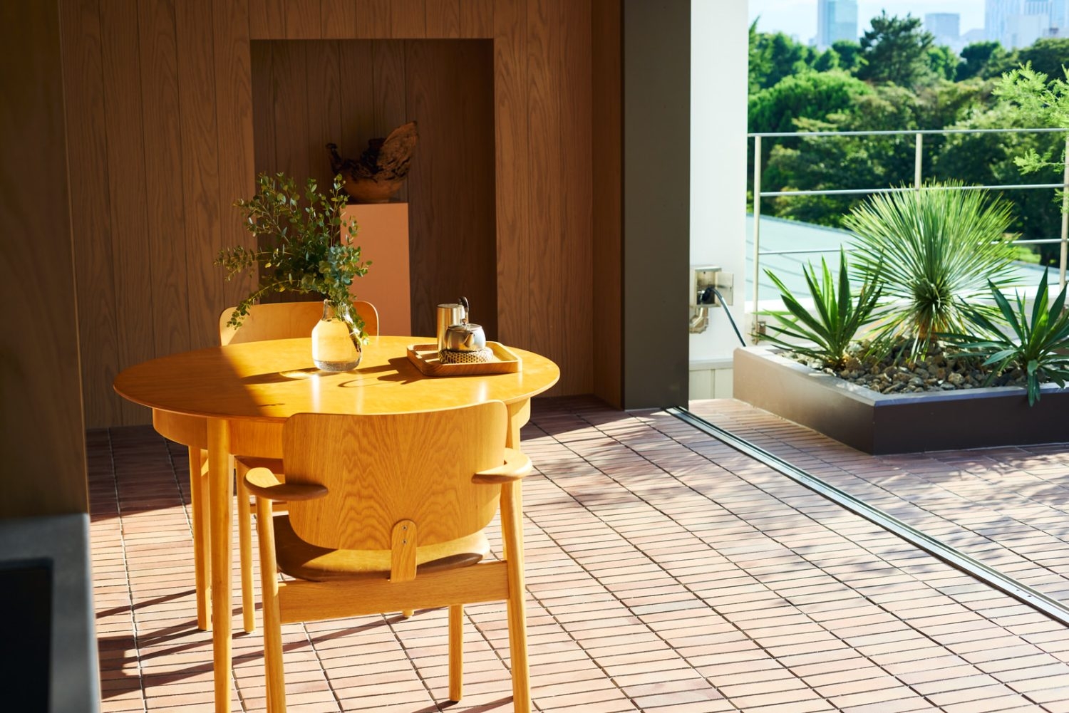 テラスと繋がる開放的な空間