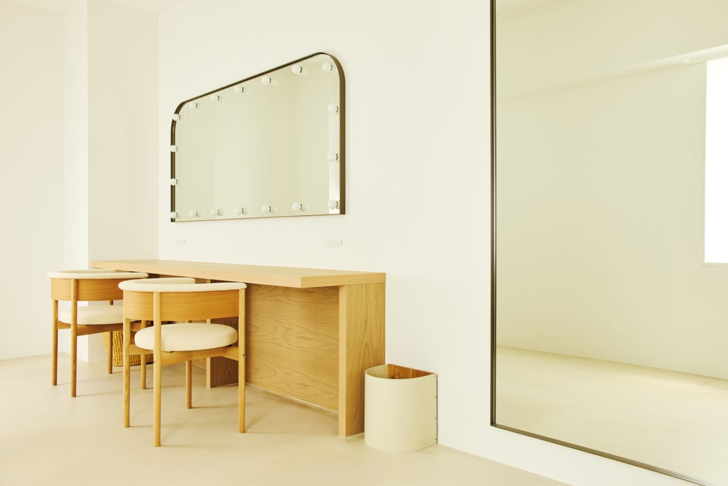 メイクルーム(2人使用可能)