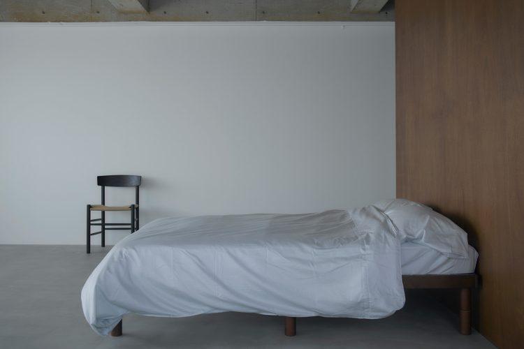 ベッドは自由に移動可能