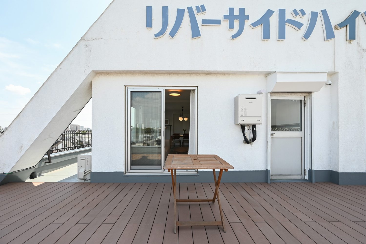 周りに高い建物がないため開放感あり