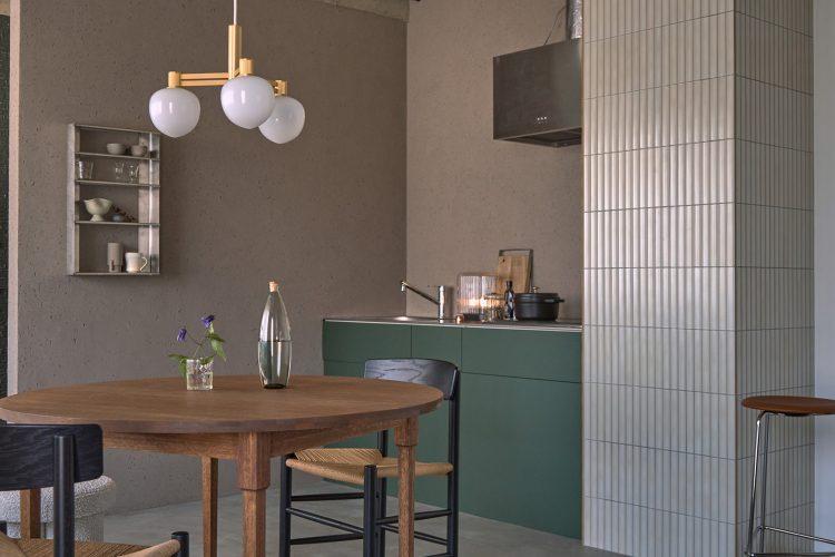 異素材がミックスされたキッチンスペース