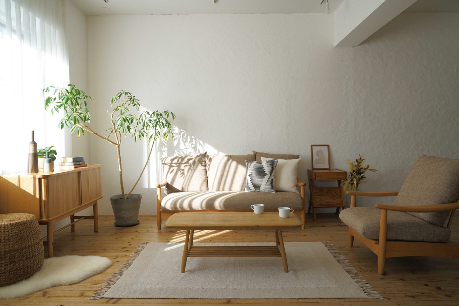 自然光が差し込むあたたかなリビング