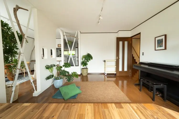 小上がり側から見たリビング