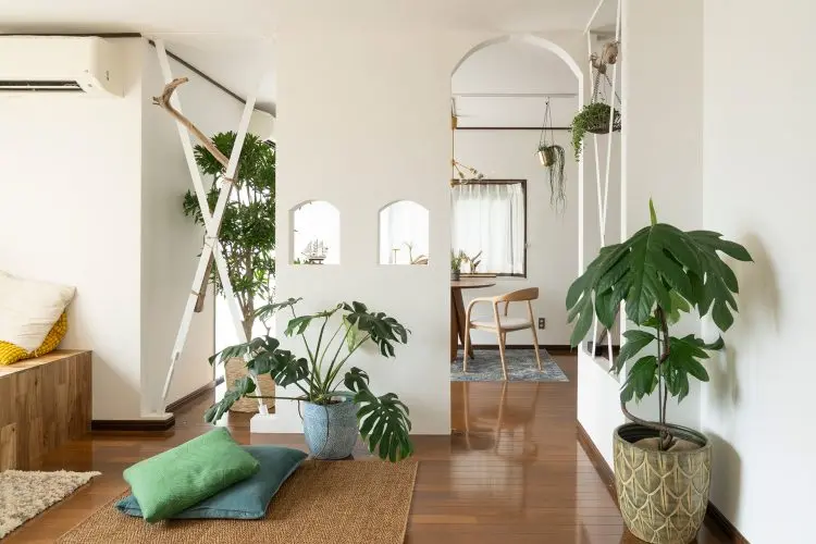 リビングとダイニングを仕切るアーチ開口