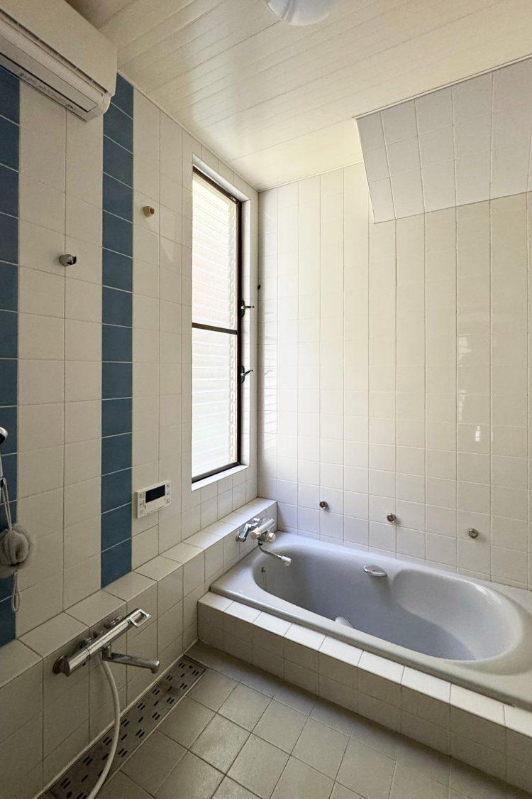 照明外打ちが可能な広めのバスルーム