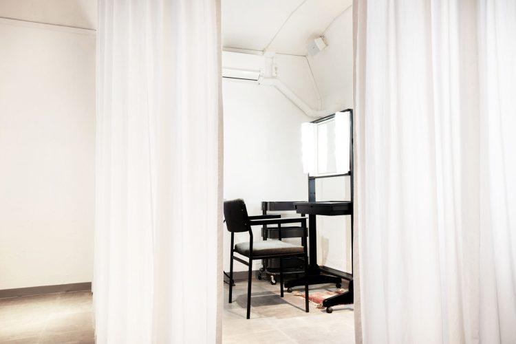 ゆったりとしたメークスペース