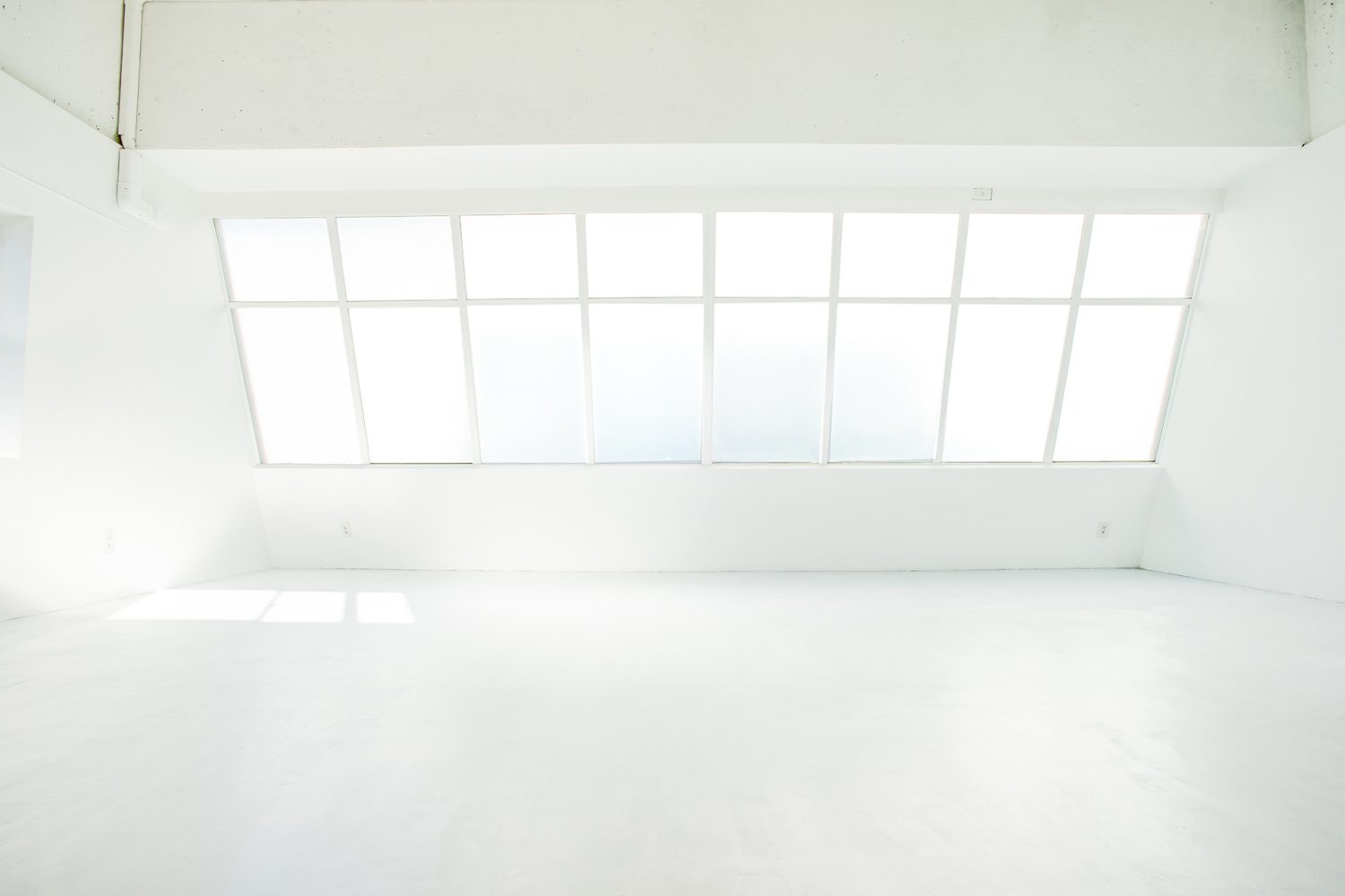 センターの大きな窓から優しい光