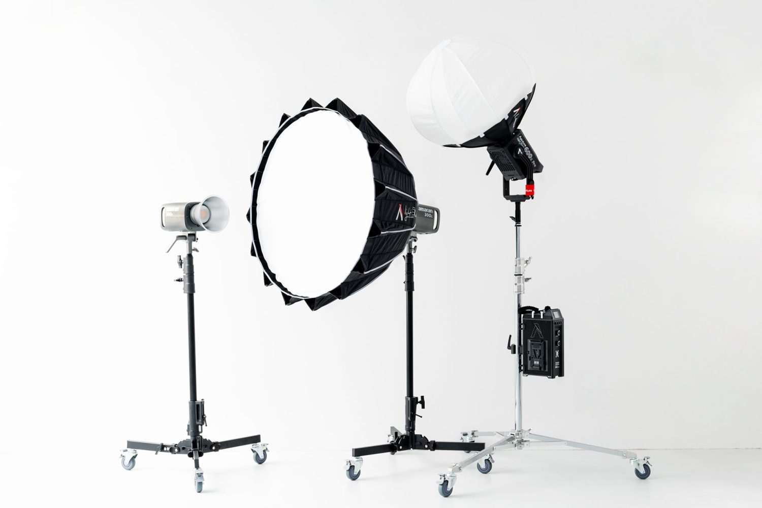 LED、HMI、ストロボを常備