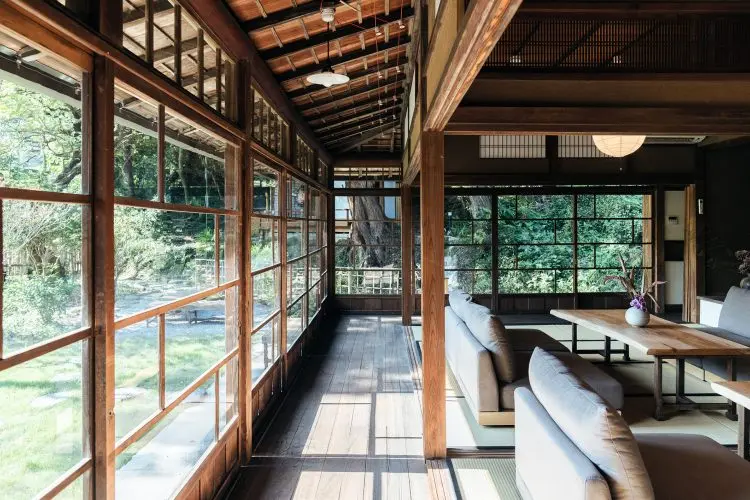 居間 A6畳・B8畳 縁側