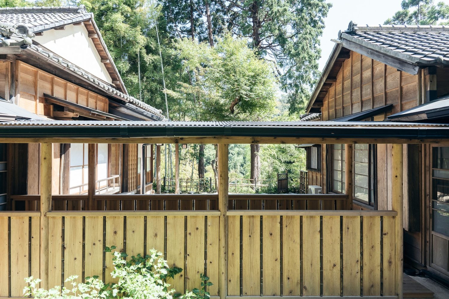 母屋から離れまでの渡廊下