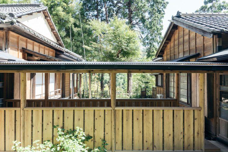 母屋から離れまでの渡廊下