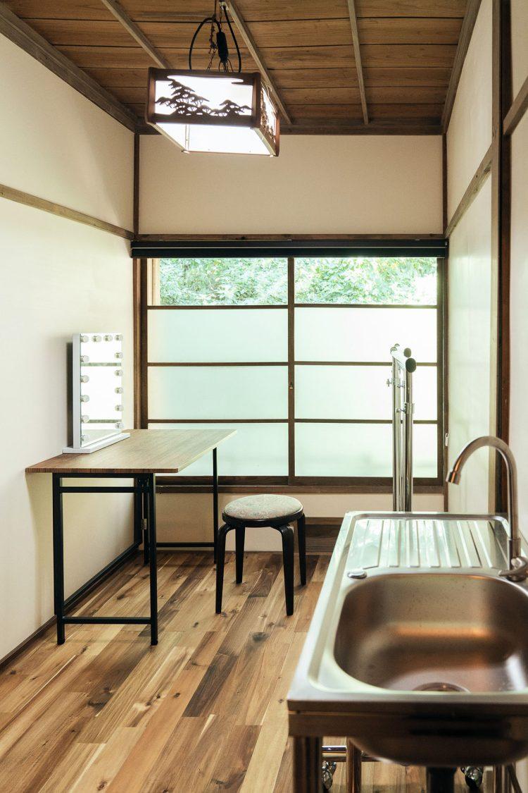 母屋 メイクルーム