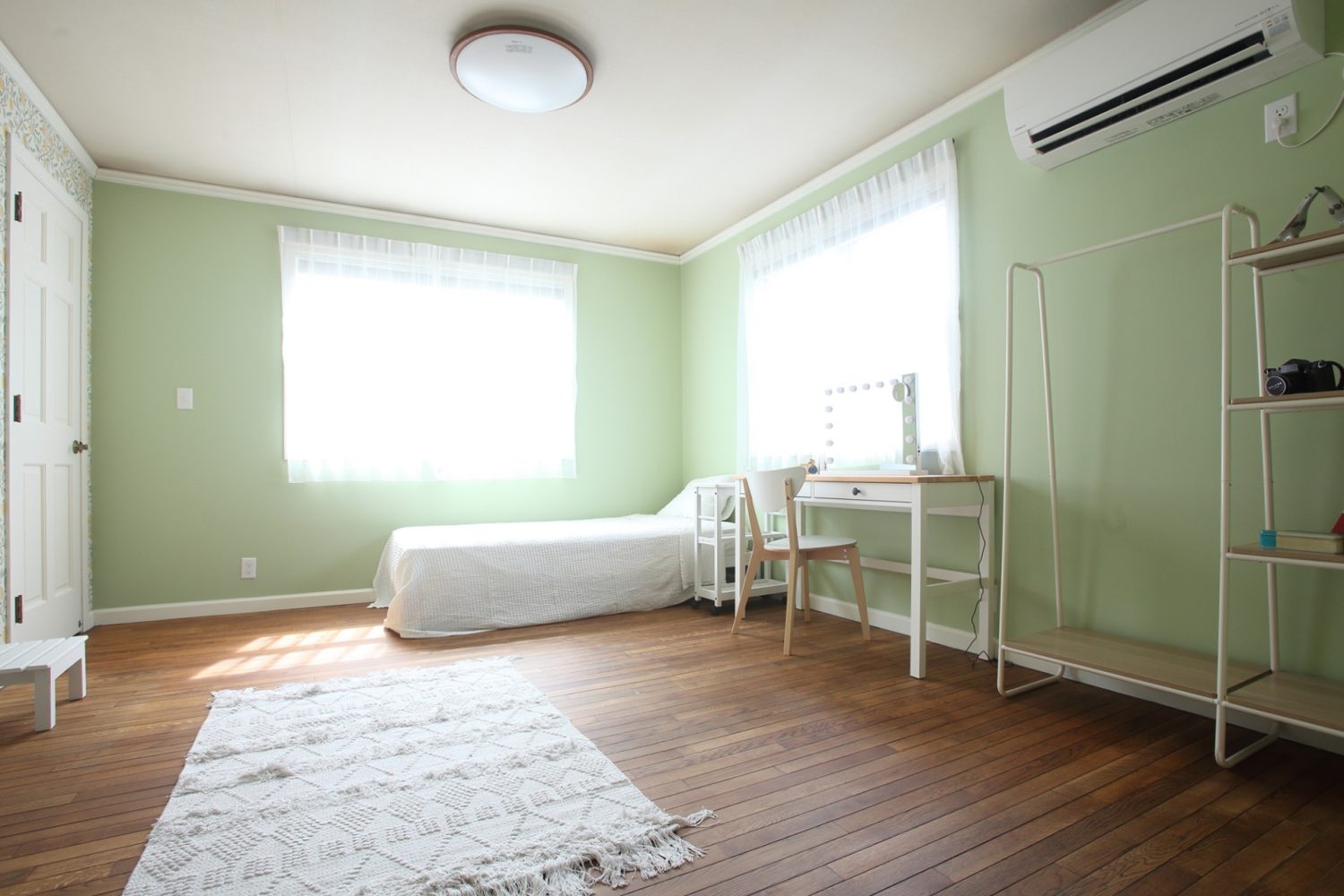 2nd 2F / グリーン壁のベッドルーム・メイクルーム