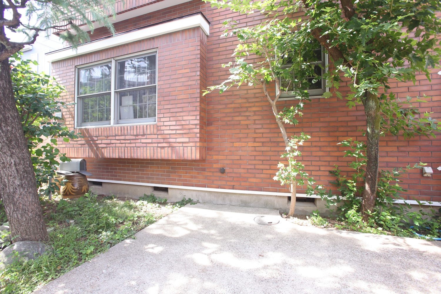 2nd 外観 / 赤レンガを背景に撮影可能