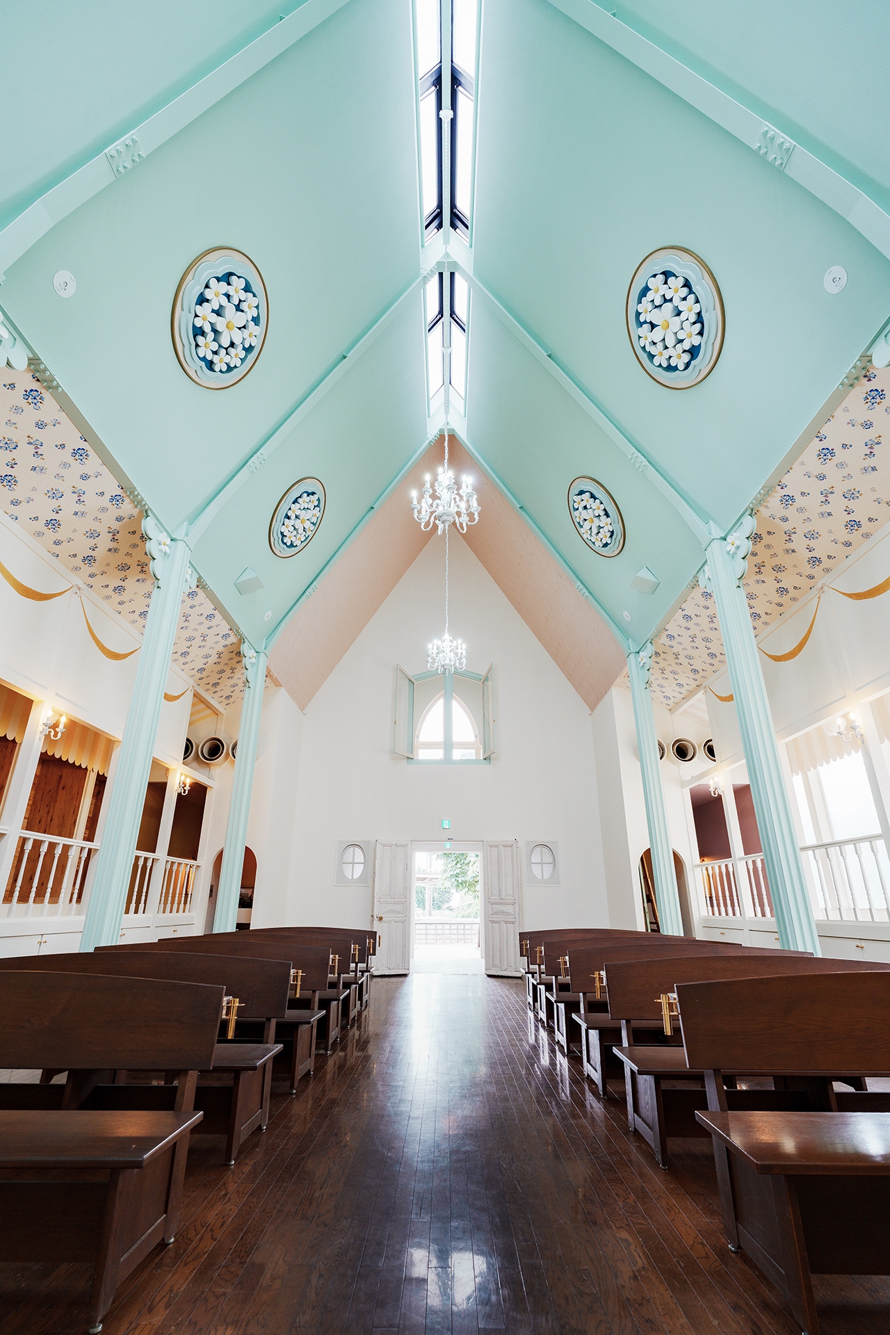 シンメトリーな美しさが際立つチャペル