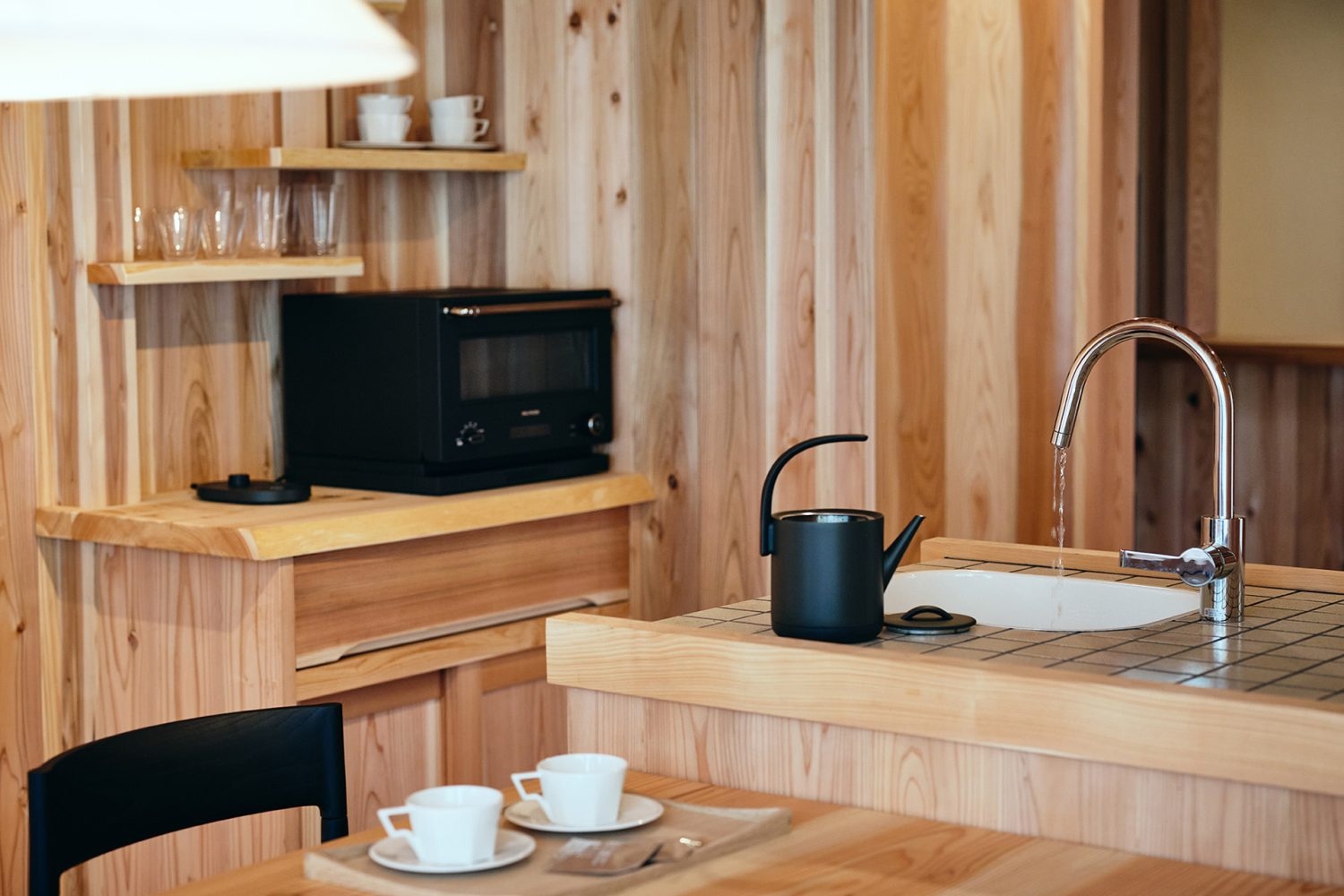 居間 / 簡易キッチン