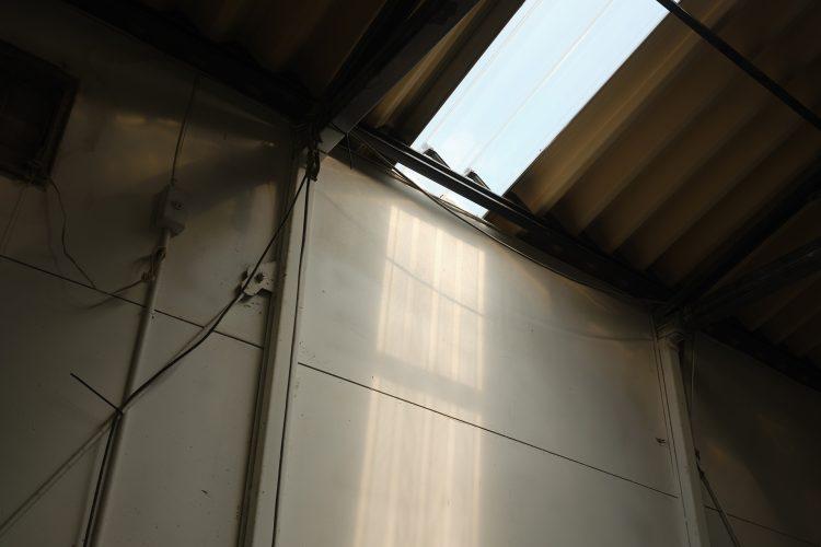 自然光の入る天窓が3ヶ所